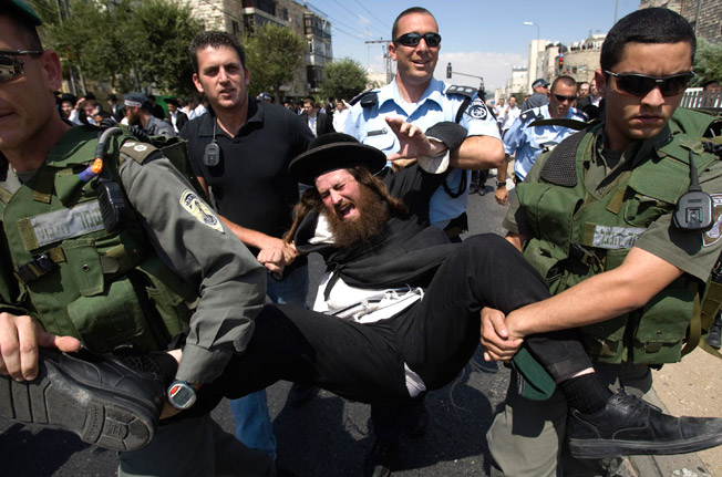 676474-ultra-orthodox-jewish-protest.jpg