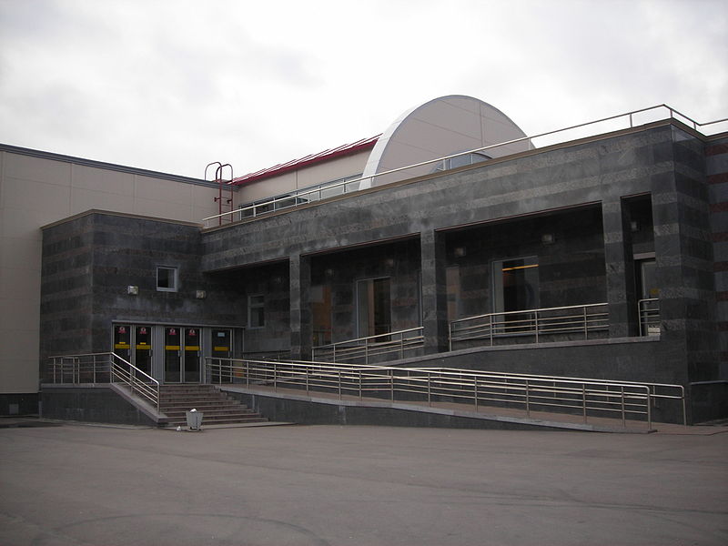 800px-Parnas_metrostation_vest.JPG