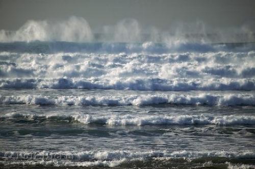 large_waves_t1642.jpg