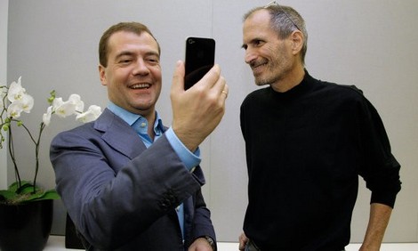 medvedev-i-iphone.jpg