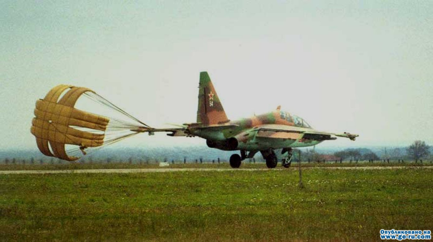 Авиационный факультет. Тормозной парашют Су-25. Миг 31 тормозной парашют. Тормозной парашют миг 25. Миг-23 парашют тормозной.