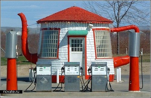 Teapot Dome Gas Station Zillah USA.jpg