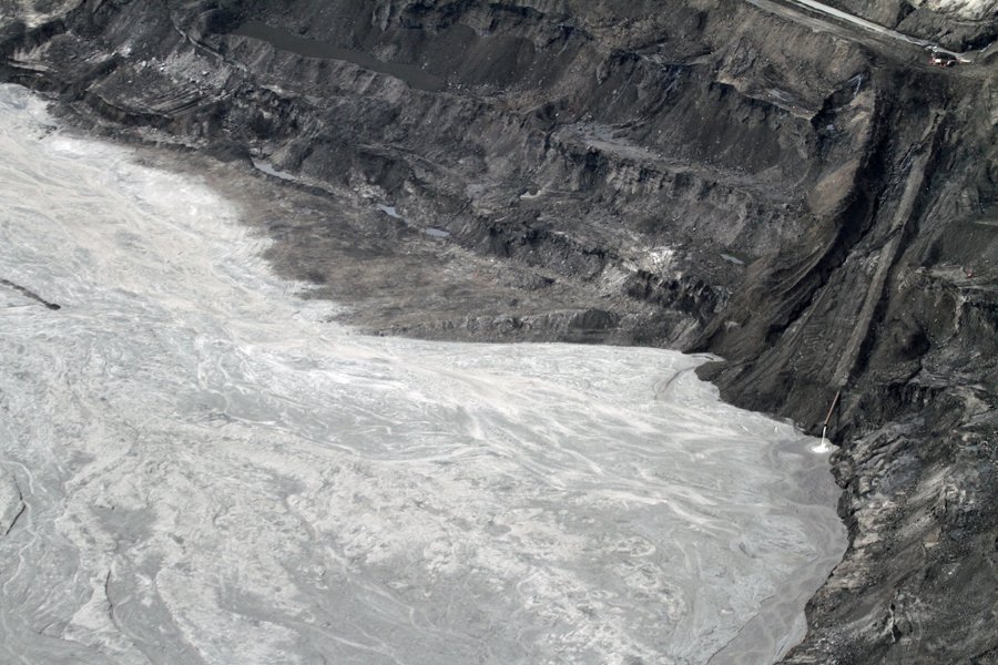 the-sand-and-water-mixture-in-the-middle-is-pumped-to-open-storage-areas-called-tailings-ponds.jpg