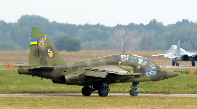 Ukrainian_Air_Force_Su-25UB_with_two_MiG-29s_9-13_in_background-672x372.jpg