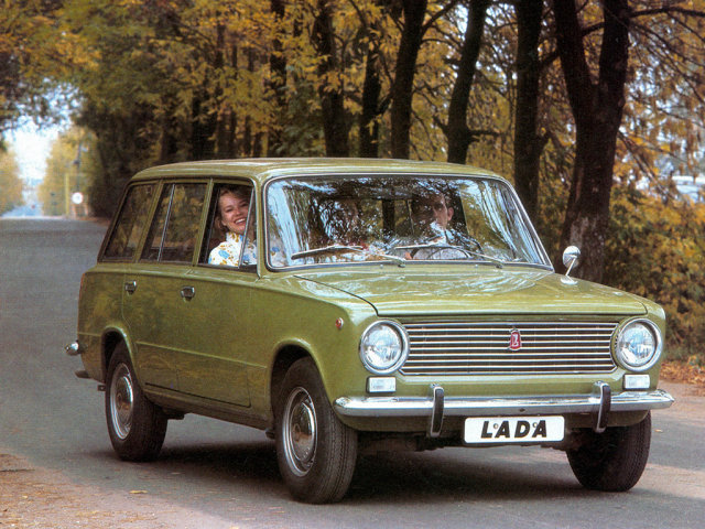 VAZ_2102_Wagon_1977.jpg